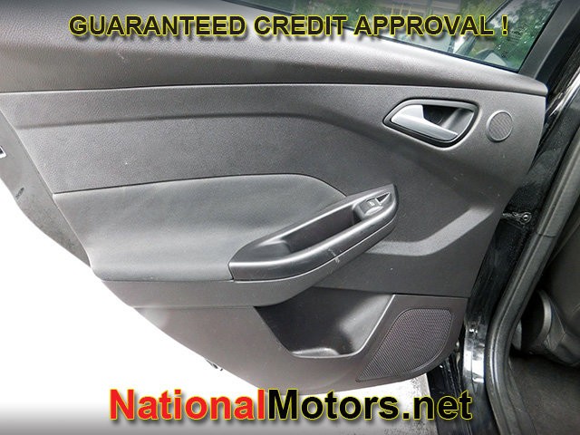 Ford Focus Vehicle Image 06