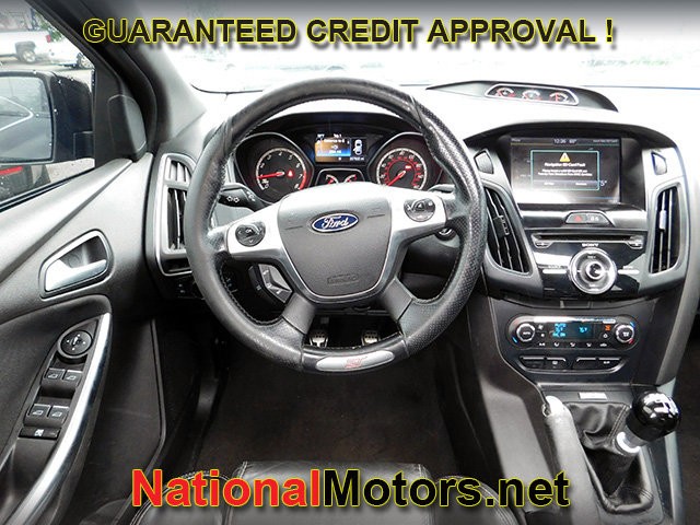 Ford Focus Vehicle Image 08