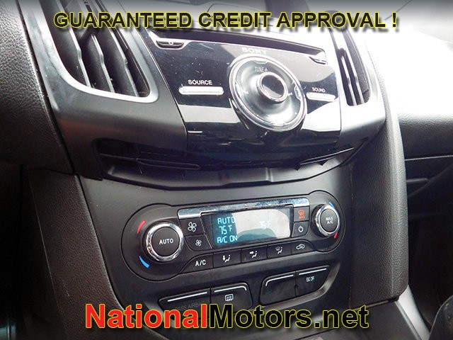 Ford Focus Vehicle Image 14