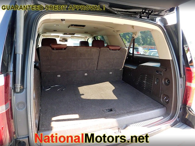 Chevrolet Suburban Vehicle Image 06