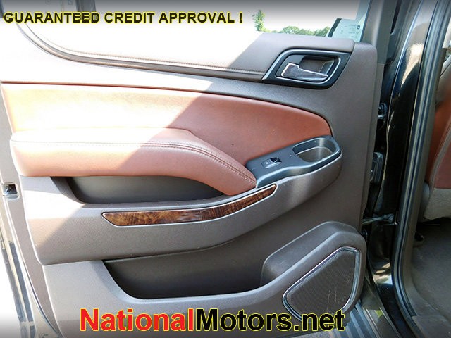 Chevrolet Suburban Vehicle Image 10