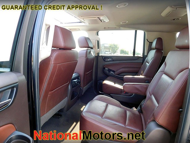 Chevrolet Suburban Vehicle Image 11