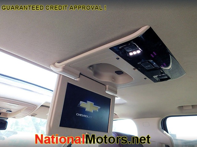 Chevrolet Suburban Vehicle Image 12