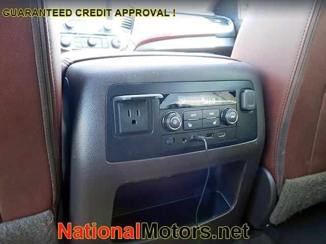 Chevrolet Suburban Vehicle Image 13