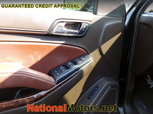 Chevrolet Suburban Vehicle Image 15