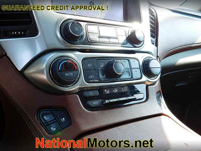 Chevrolet Suburban Vehicle Image 20