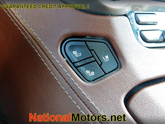 Chevrolet Suburban Vehicle Image 21