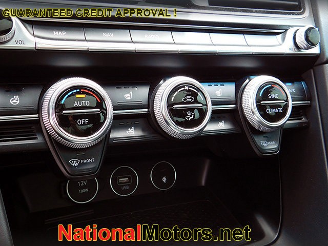 Genesis G70 Vehicle Image 23
