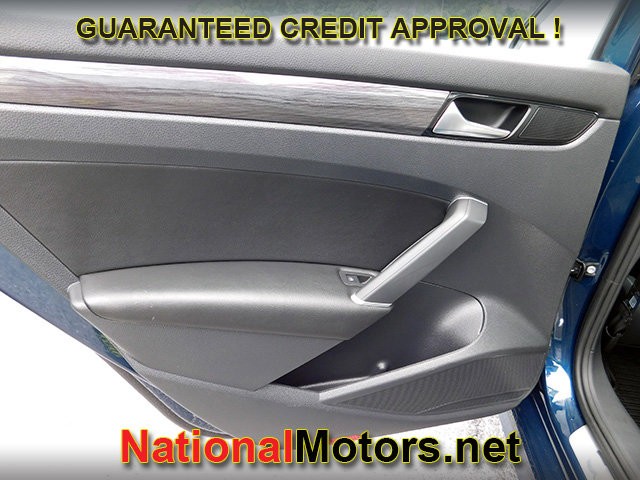 Volkswagen Passat Vehicle Image 09
