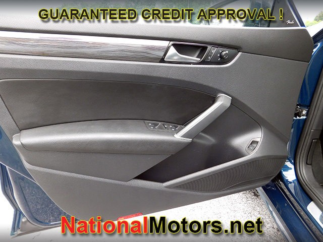 Volkswagen Passat Vehicle Image 13