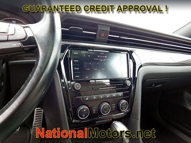 Volkswagen Passat Vehicle Image 17