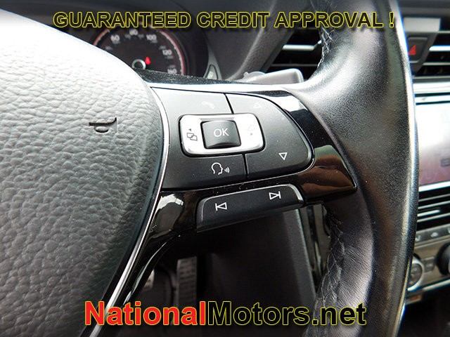 Volkswagen Passat Vehicle Image 22