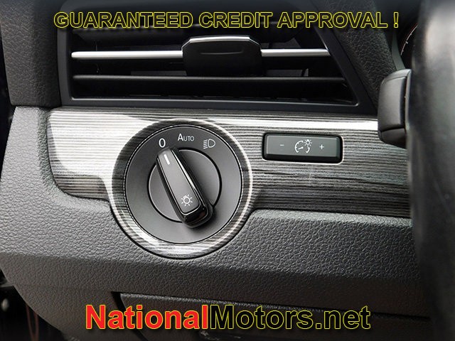 Volkswagen Passat Vehicle Image 25