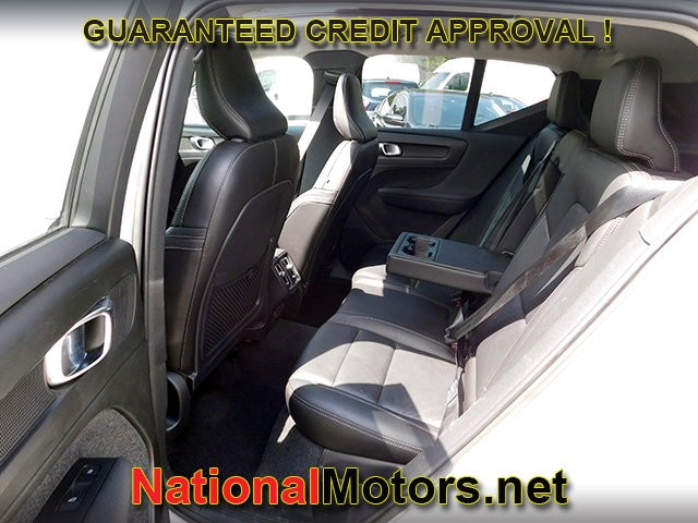 Volvo XC40 Vehicle Image 13