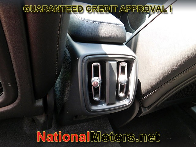 Volvo XC40 Vehicle Image 14