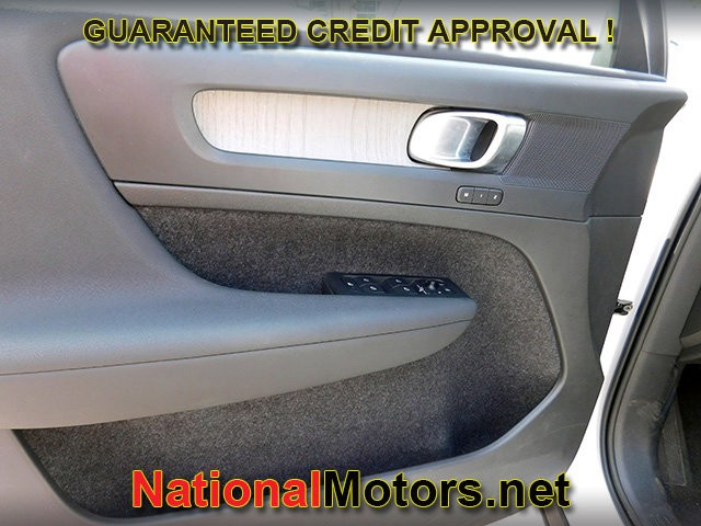 Volvo XC40 Vehicle Image 16