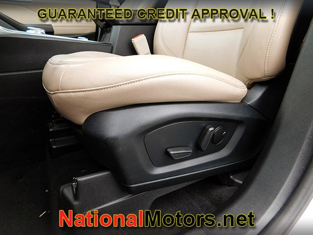Ford Explorer Vehicle Image 18