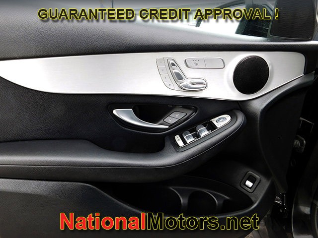 Mercedes-Benz GLC Vehicle Full-screen Gallery Image 13