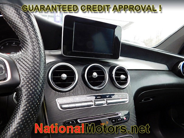 Mercedes-Benz GLC Vehicle Full-screen Gallery Image 15