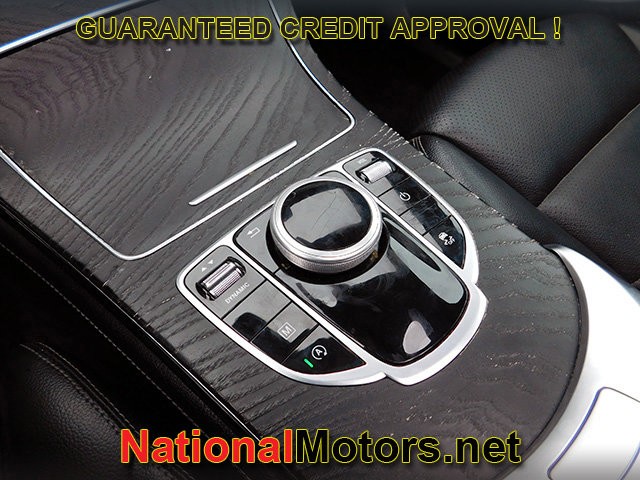 Mercedes-Benz GLC Vehicle Full-screen Gallery Image 16