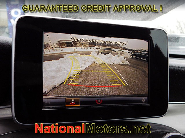 Mercedes-Benz GLC Vehicle Full-screen Gallery Image 17