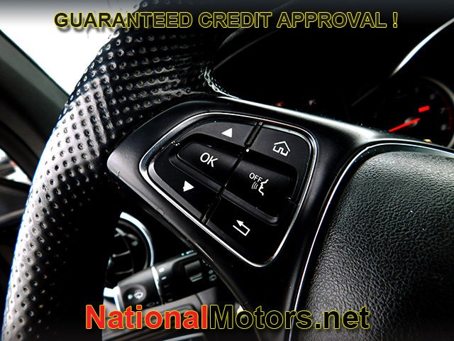 Mercedes-Benz GLC Vehicle Full-screen Gallery Image 20