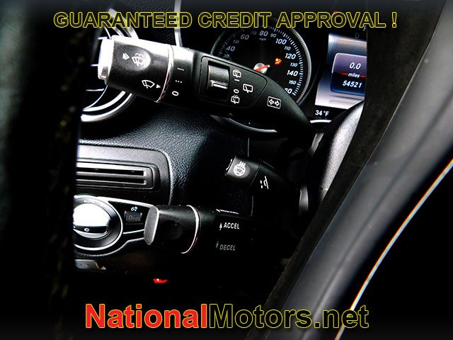 Mercedes-Benz GLC Vehicle Full-screen Gallery Image 21