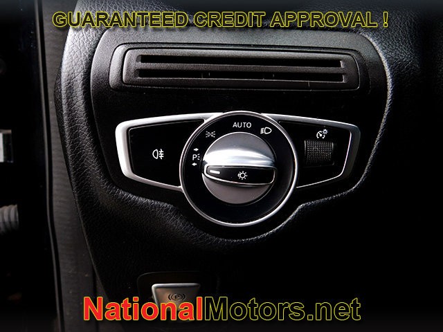 Mercedes-Benz GLC Vehicle Full-screen Gallery Image 22