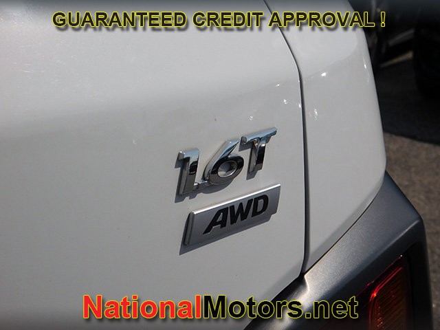 Hyundai Kona Vehicle Image 06