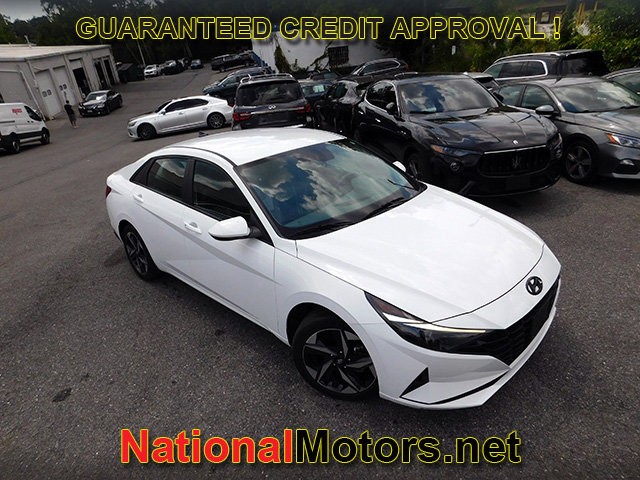 Hyundai Elantra Vehicle Image 02