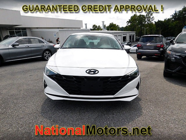Hyundai Elantra Vehicle Image 03