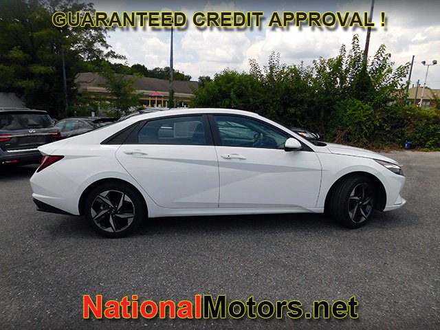 Hyundai Elantra Vehicle Image 04