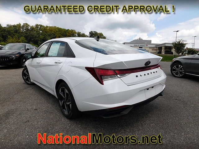 Hyundai Elantra Vehicle Image 05