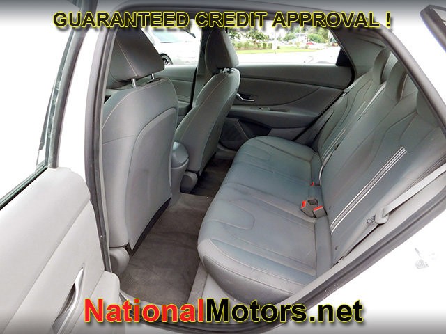 Hyundai Elantra Vehicle Image 08