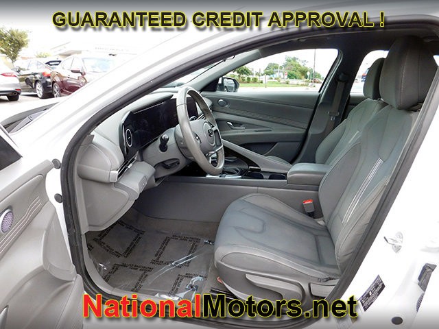 Hyundai Elantra Vehicle Image 11