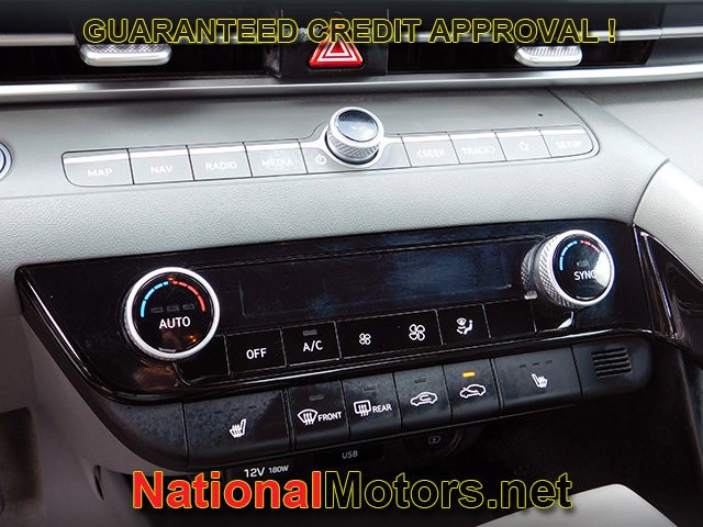 Hyundai Elantra Vehicle Image 15