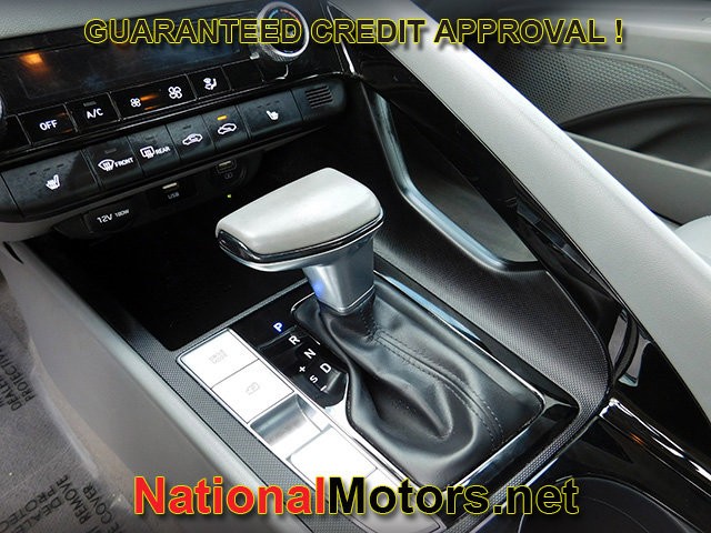 Hyundai Elantra Vehicle Image 16