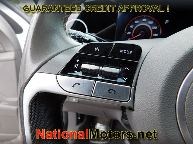 Hyundai Elantra Vehicle Image 18
