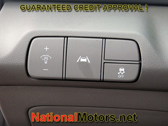 Hyundai Elantra Vehicle Image 20