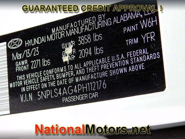 Hyundai Elantra Vehicle Image 21
