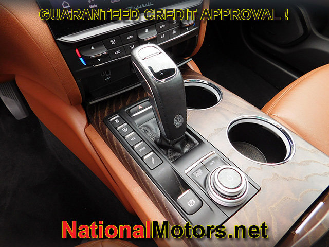 Maserati Quattroporte Vehicle Image 21