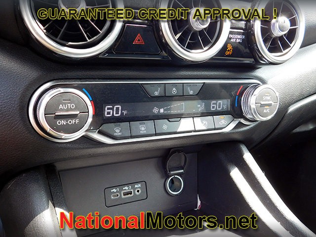 Nissan Sentra Vehicle Image 14