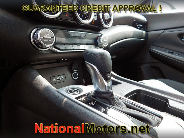 Nissan Sentra Vehicle Image 15