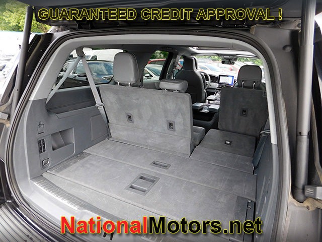 Lincoln Navigator L Vehicle Image 08