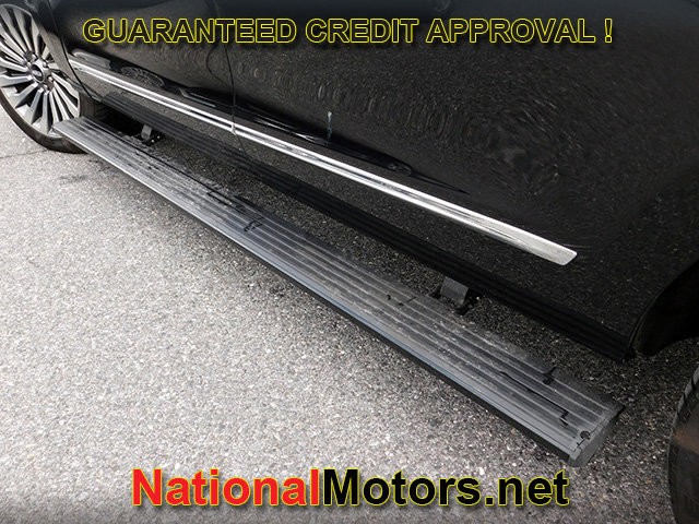 Lincoln Navigator L Vehicle Image 10