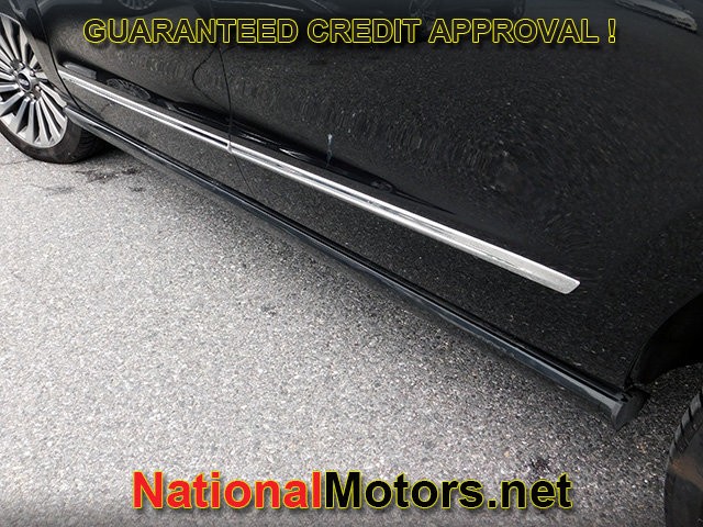 Lincoln Navigator L Vehicle Image 11