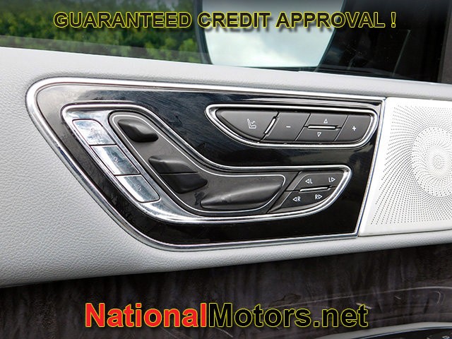 Lincoln Navigator L Vehicle Image 18