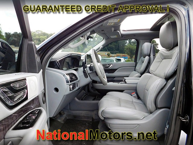 Lincoln Navigator L Vehicle Image 19