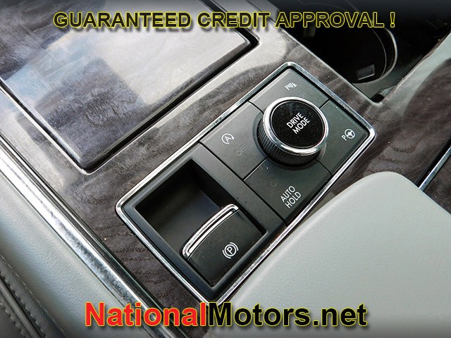 Lincoln Navigator L Vehicle Image 24