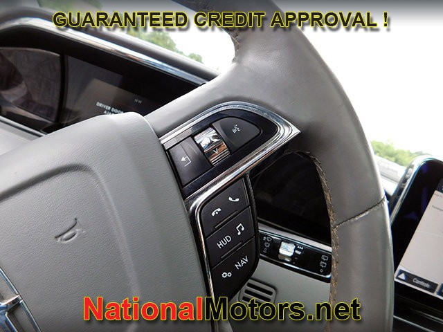 Lincoln Navigator L Vehicle Image 25
